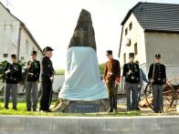 Několik fotografií ze slavnostního znovu-odhalení pomníku z dubna 2012