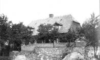 Na snímku z roku 1917, hrázděná stavba čp.187