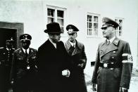 Nacisté při obhlídce Siedlungu-Osady.