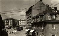 Valdštejnské náměstí 1953
Pohled ze Zámecké ulice na Valdštejnské náměstí z 50. let byl často používán na pohlednici. 